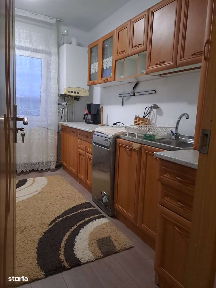 Vând apartament cu 2 camere ,etaj 2,zona centru,mobilat - Imagine principală: 5/14