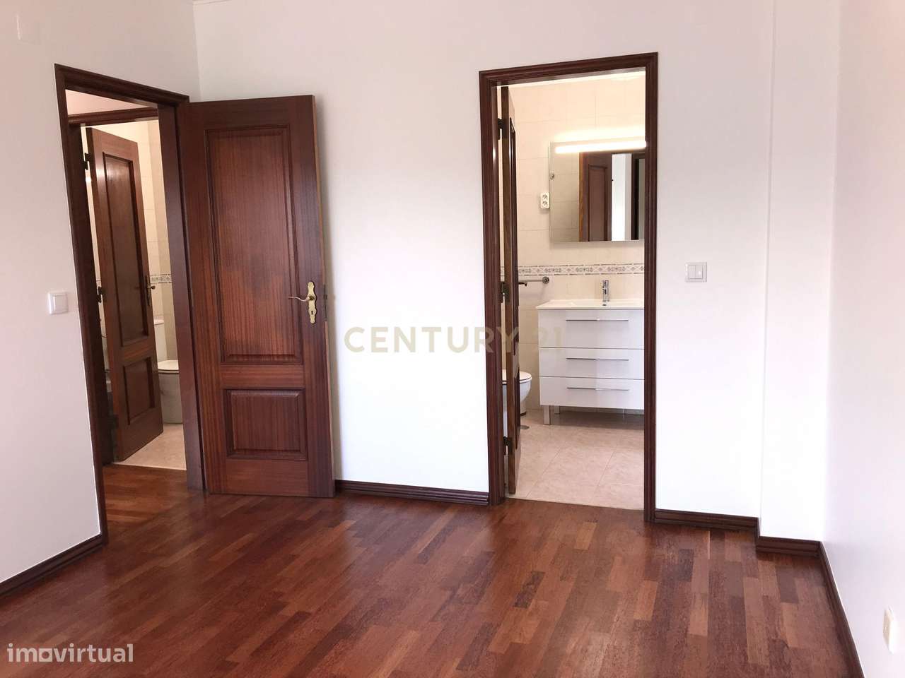 T3 Renovado com Vista Mar | Suíte | Box Fechada | Ericeira-34