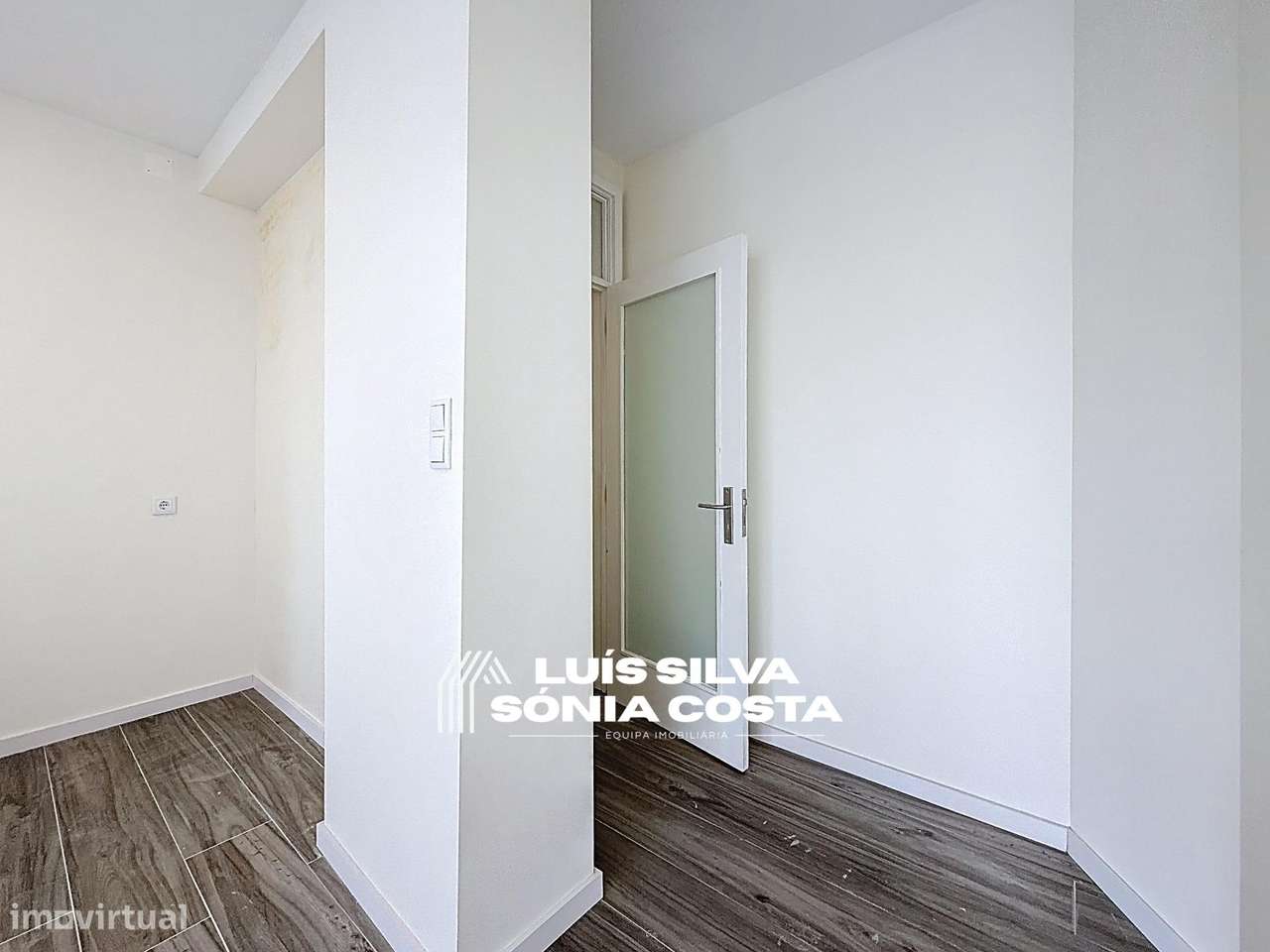 Apartamento T4 Totalmente Remodelado com 2 Varandas e Elevador –...-11