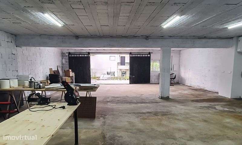 Armazém com 135m², localizado na freguesia de Landim, em Vila Nova de - Grande imagem: 4/8