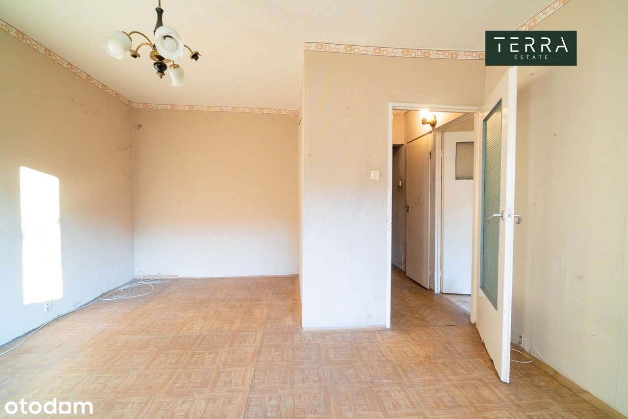 Dwupokojowe mieszkanie do remontu na parterze z balkonem i ogródkiem-3