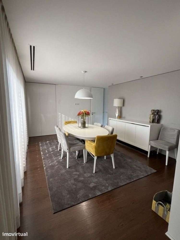 Arrenda-se Penthouse T4 excluvia - Grande imagem: 4/23