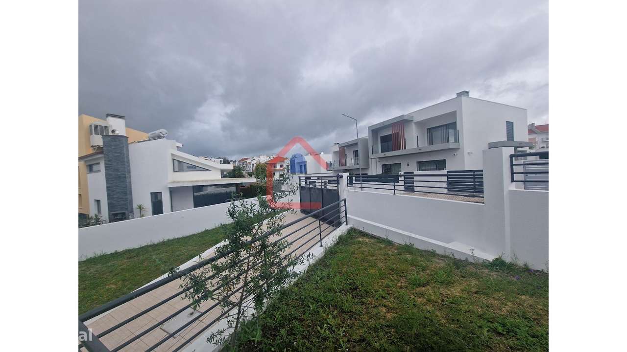 Moradia Isolada em Almada-44