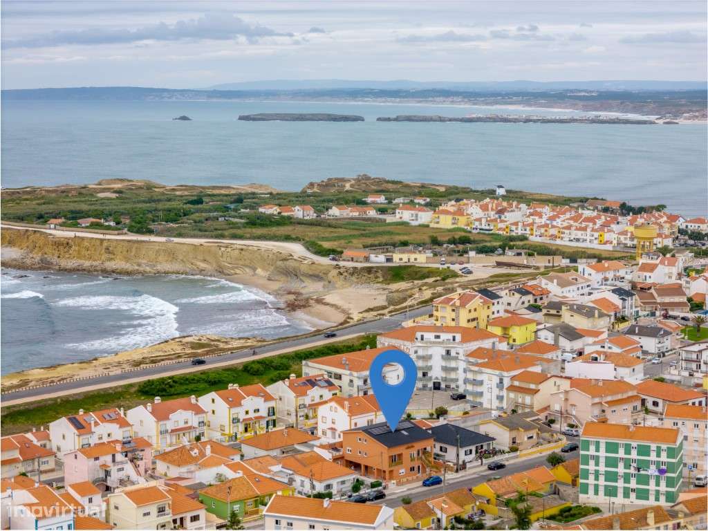 Moradia dividida em 4 apartamentos, ideal para alojamento local a 1... - Grande imagem: 3/46