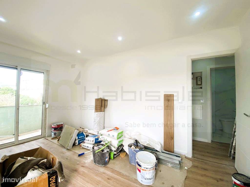 Apartamento T2 com duas varandas e arrecadação - Grande imagem: 4/26