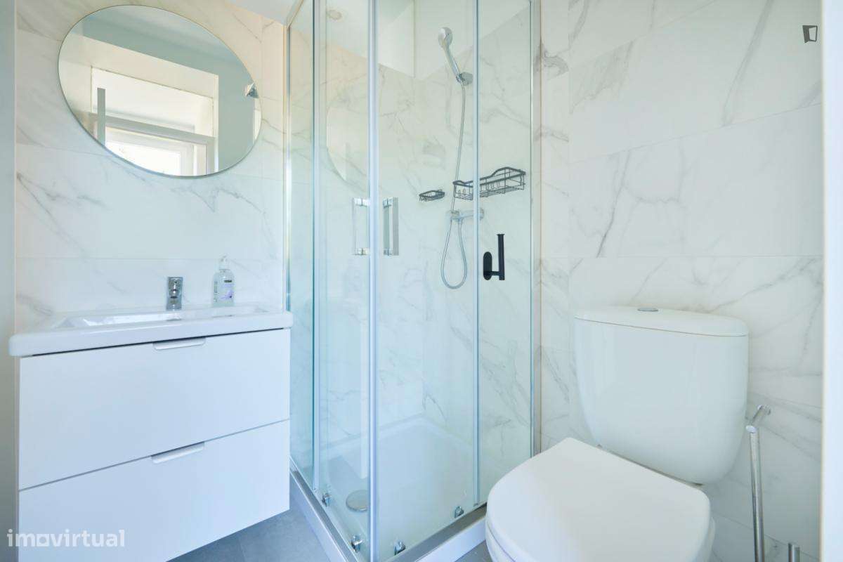 Quarto - localizado em Alameda Lisbon - Grande imagem: 2/46