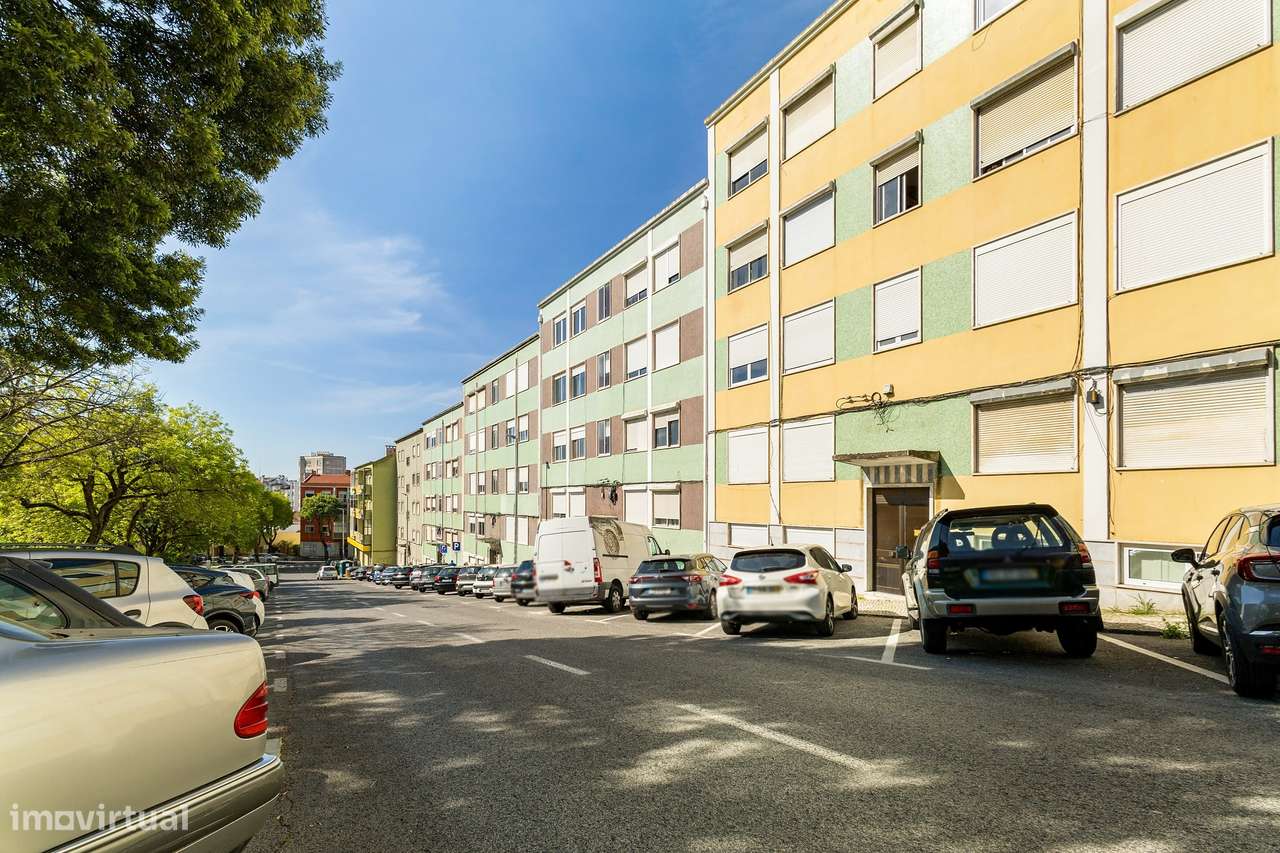 T2 a Estrear junto ao parque central da Amadora | Design moderno-12