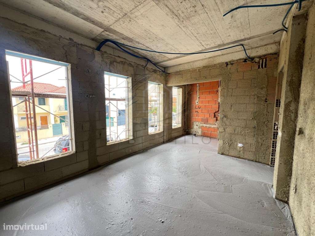 Moradia V4 com excelentes acabamentos-11