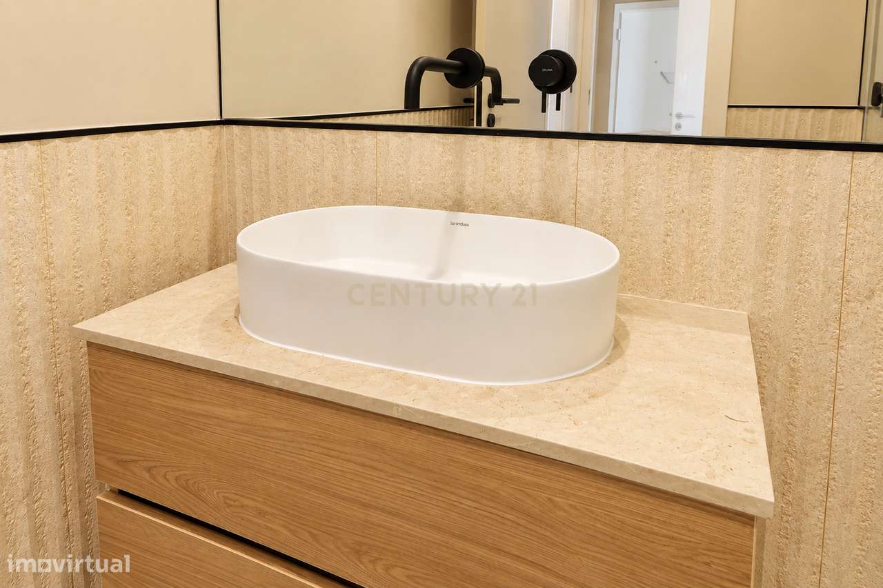 Espectacular Apartamento T3, totalmente remodelado, no centro do Monti-36