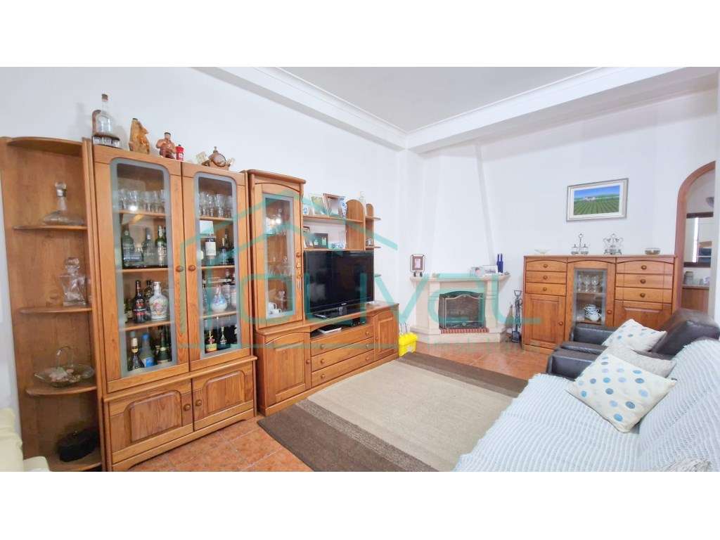 Espaço Comercial com armazéns-12