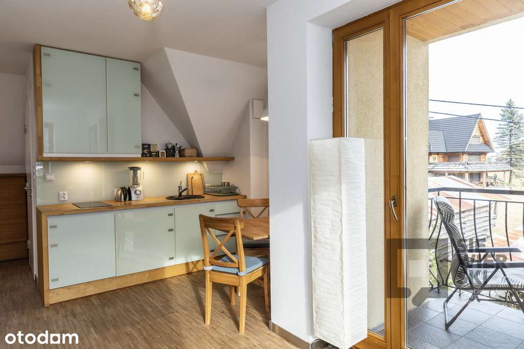 Dwupoziomowy apartament z balkonem i wid na góry-10