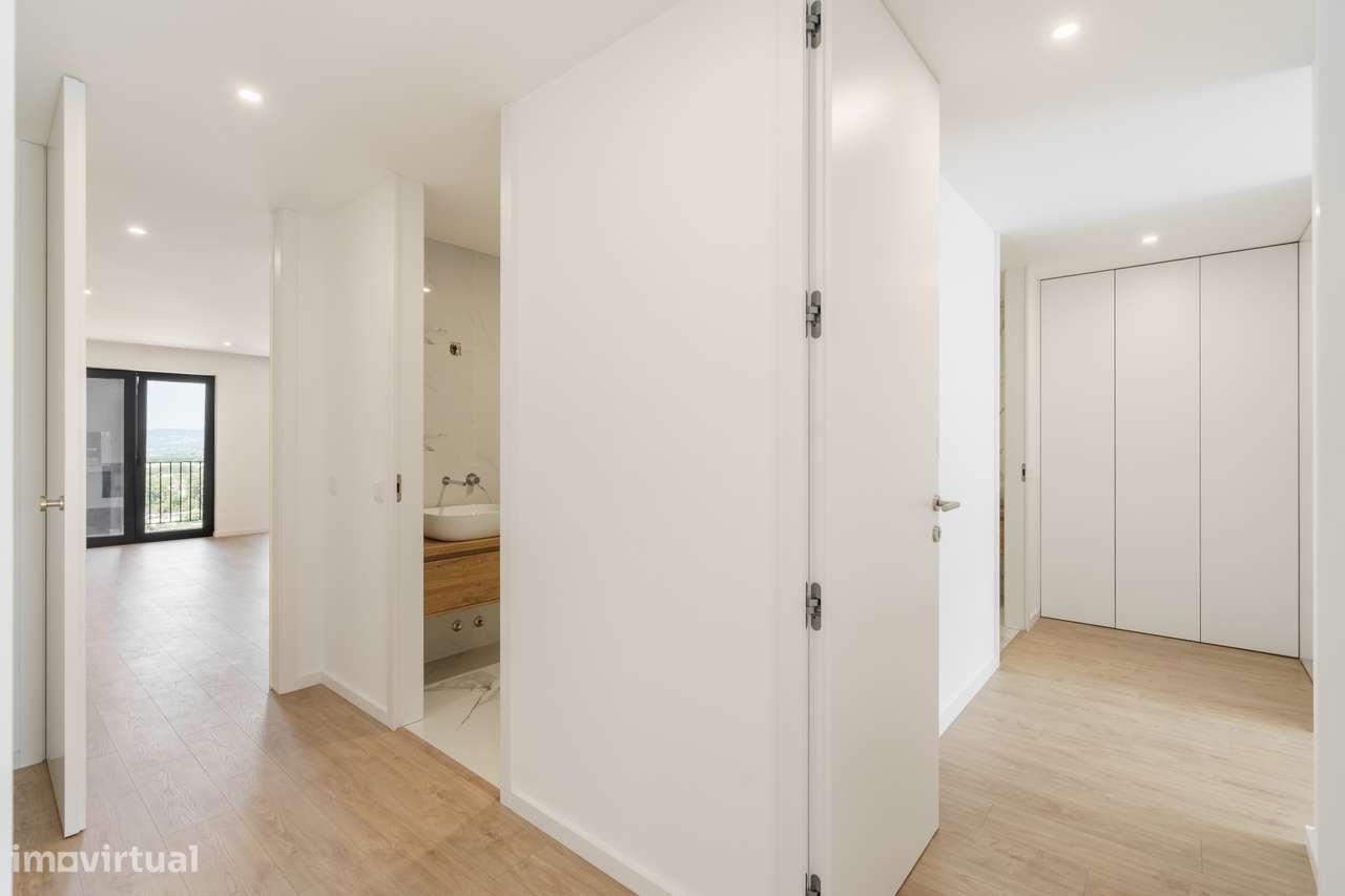 Exclusivo T3 Novo no Último Piso | 196 m² | Duas Frentes-25