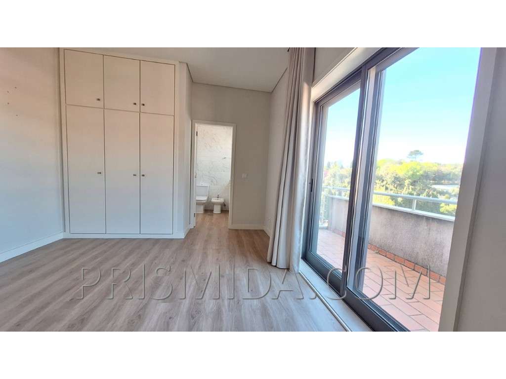 Duplex T4+office Renovado | Bi-Familiar | Terraço c/Churrasqueira-16