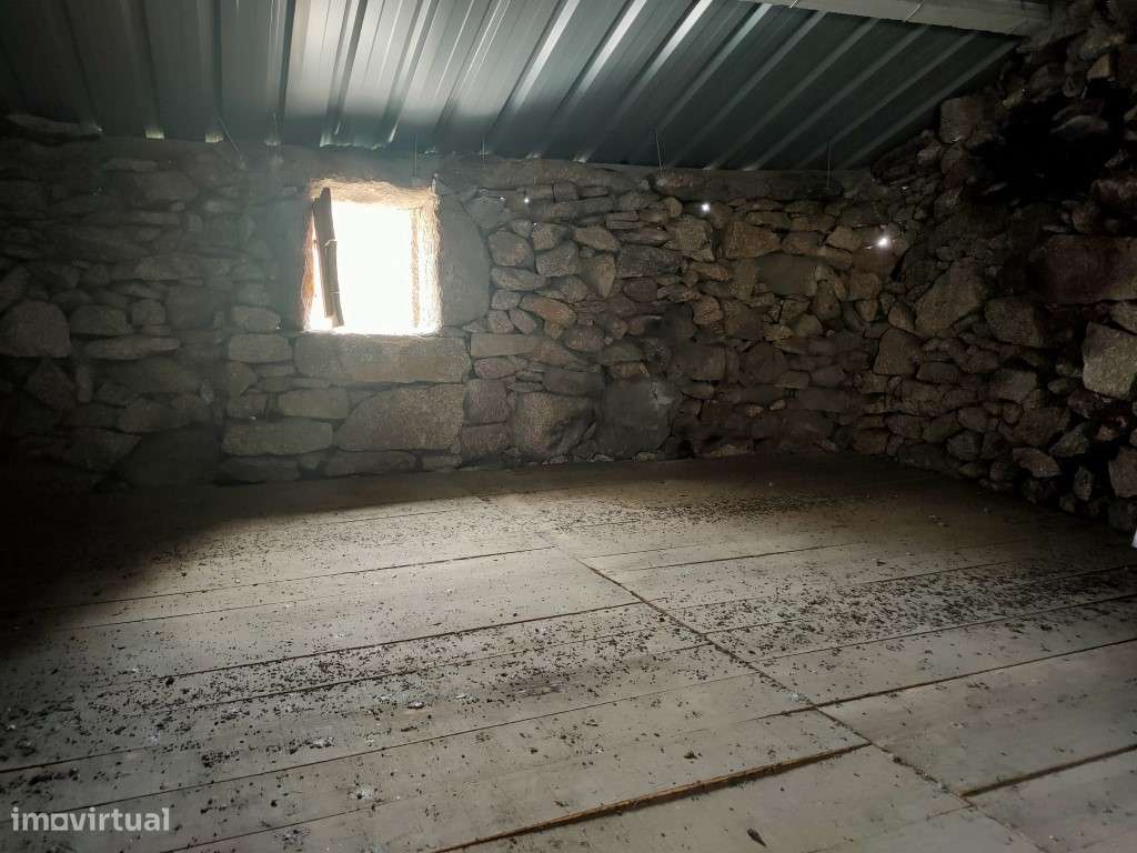 Terreno rústico com palheiros - Grande imagem: 4/42