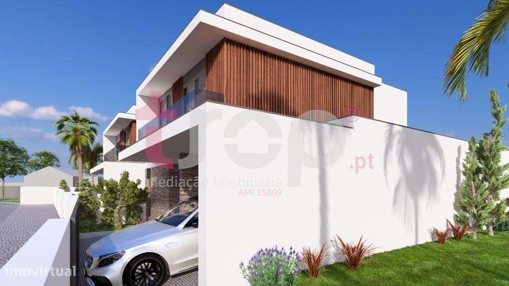 MORADIAS T3+1 EM CONSTRUÇÃO - RORIZ-11
