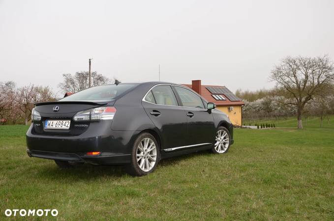 Lexus HS 250h - 11