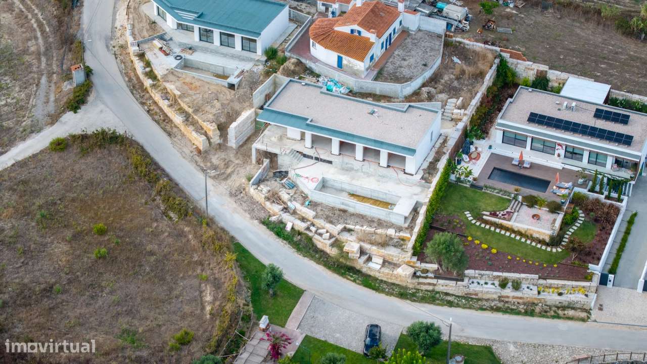Moradia T4 com piscina em lote de 759m2 em Amoreira Óbidos-36