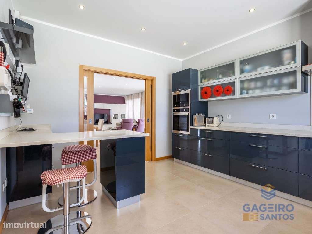 Moradia com piscina e terreno em São Martinho do Porto-20