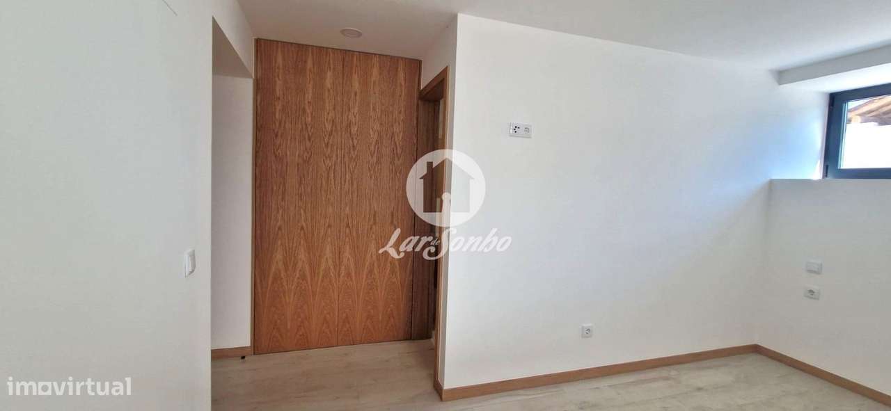 Moradia isolada T5 totalmente recuperada - Grande imagem: 5/28