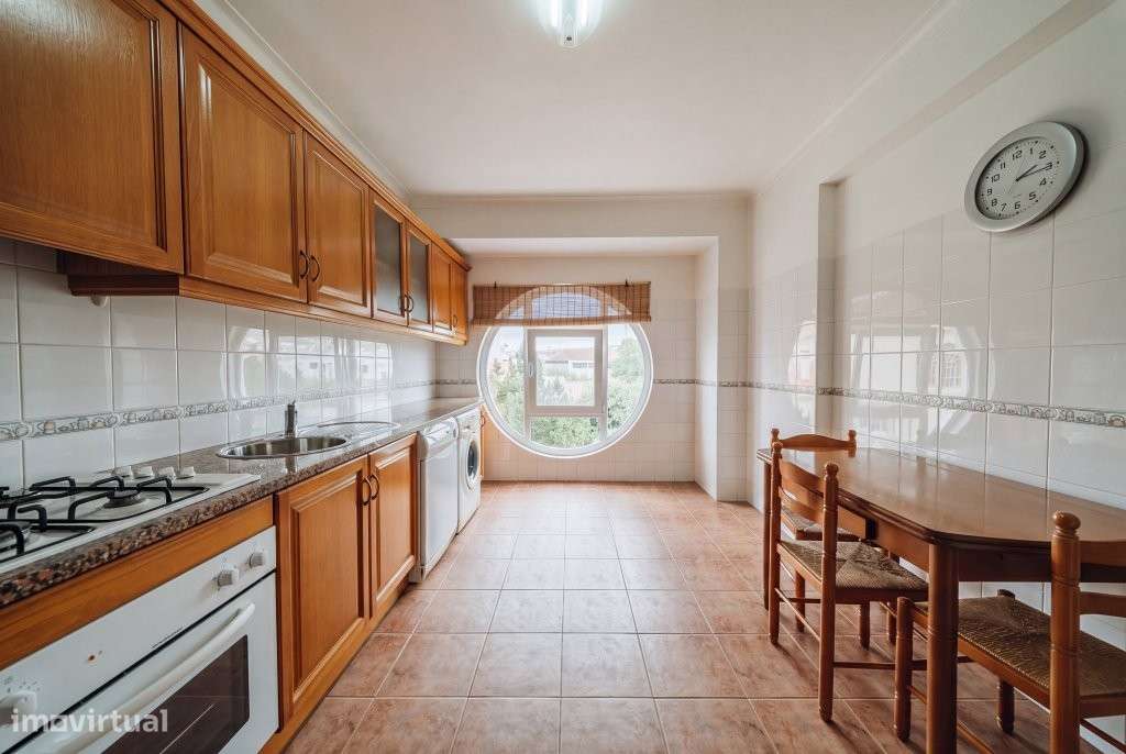 Apartamento T3 com garagem box-1