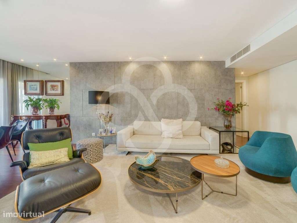 Apartamento T4 com 4 lugares de parqueamento na Avenida Marquês de ...-7