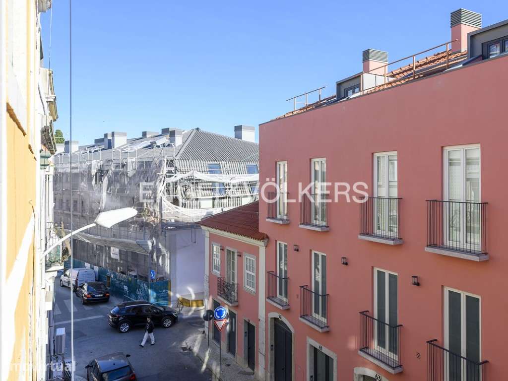 Prédio residencial para recuperar em Campo de Ourique - Grande imagem: 3/38