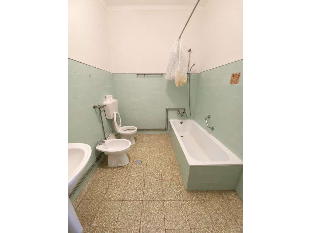 Moradia com 232 m², terreno de 630 m², piso inferior ao nível do ja...-7