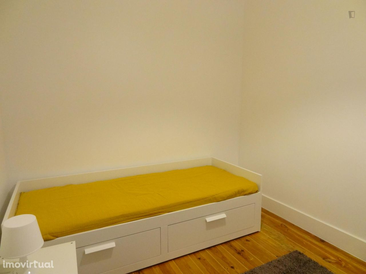 64460 - Quarto com cama de solteiro em...