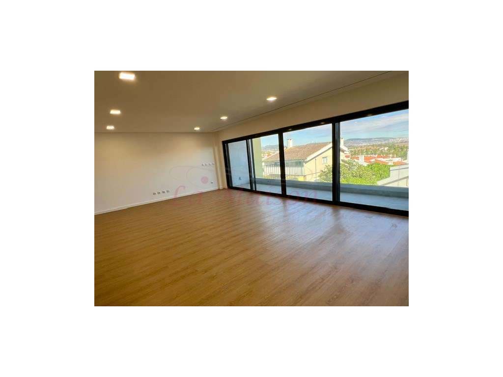 Moradia V5 no centro de Loures-40