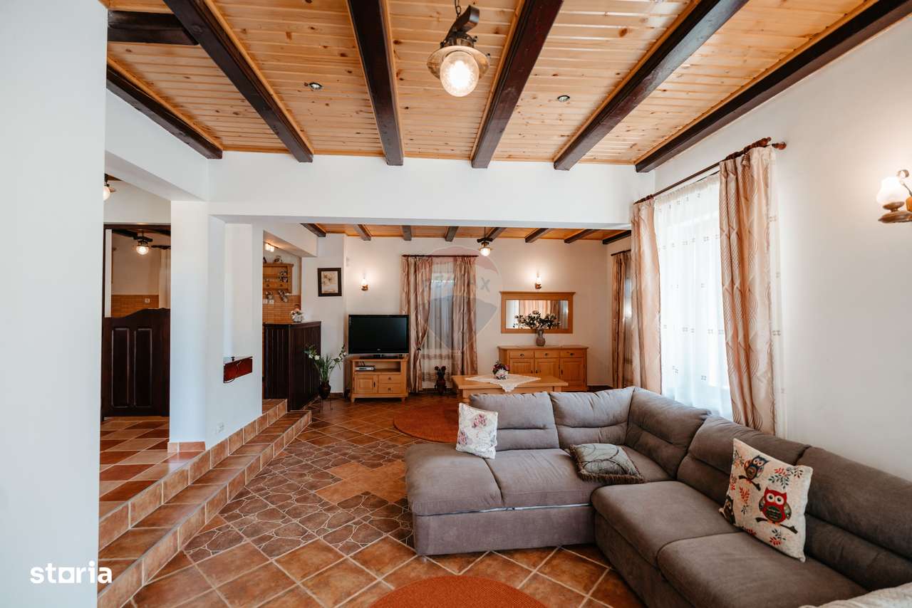 Vilă cu 6 camere, teren de 1000mp, într-un resort montan privat - Imagine principală: 3/20