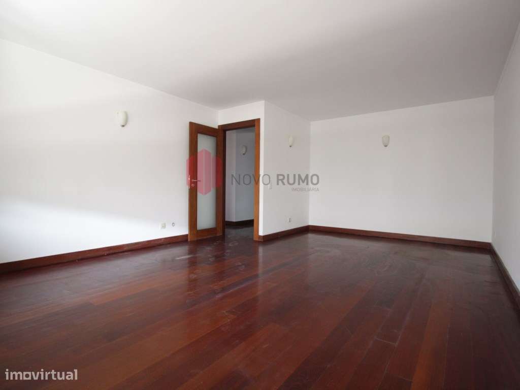 Excelente apartamento, de tipologia T2, inserido em Condomínio Fechado - Grande imagem: 4/25