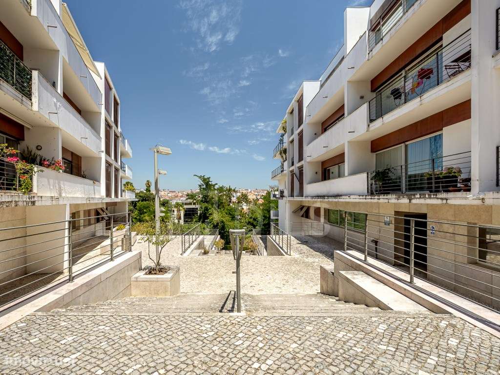 Apartamento T3 com varanda, na Estrela-26
