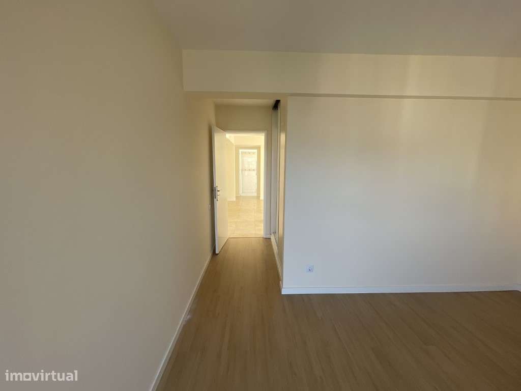 Apartamento T2 Renovado na Tapada de Mercês - Excelente Oportunidade-14
