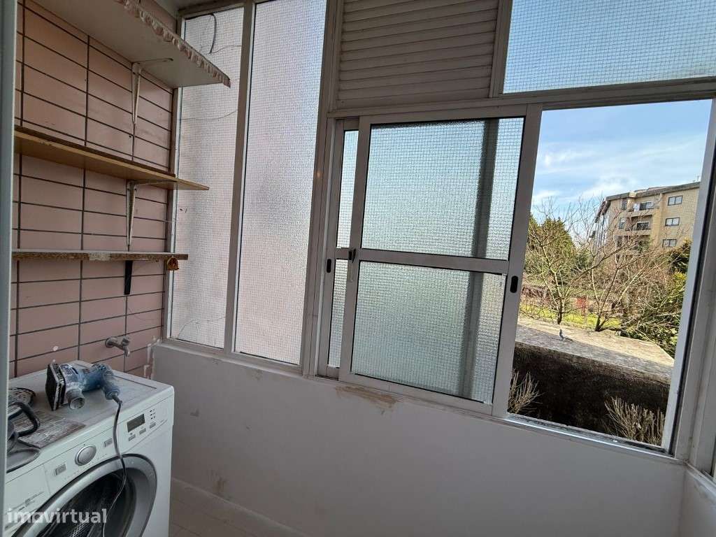 T2 Renovado com Lugar de Garagem | Baguim do Monte-7