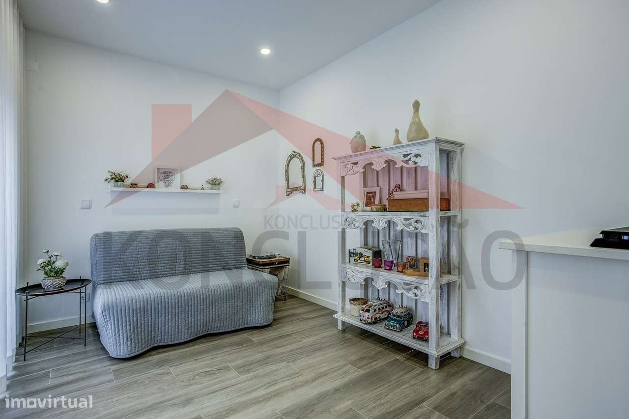 Moradia T4 de arquitetura moderna, estado de nova.-9