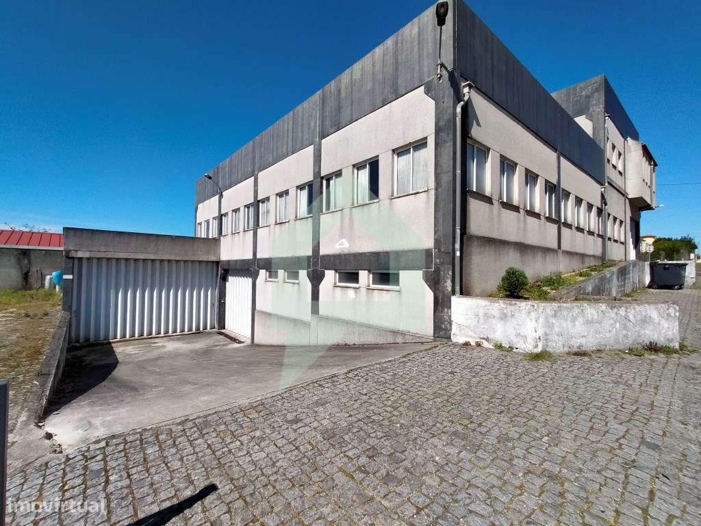 Pavilhão Industrial com 1.350 m2 de área total de construção em Man... - Grande imagem: 2/12