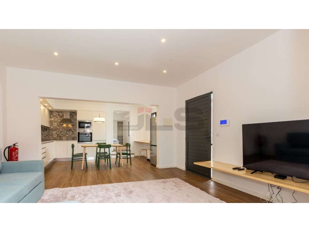 Moradia V4 com Apartamento T1 Anexo, Totalmente Remodelada - Centro...-28