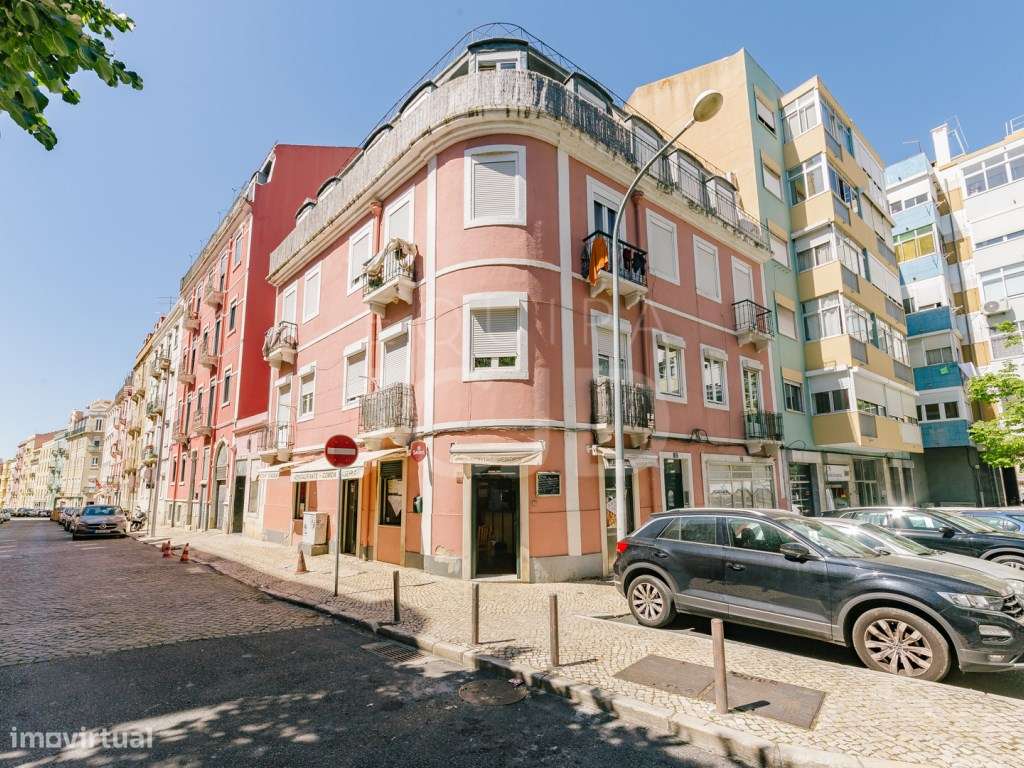 Restaurante situado junto à Praça Paiva Couceiro, na Rua Saraiva Lima. - Grande imagem: 3/22