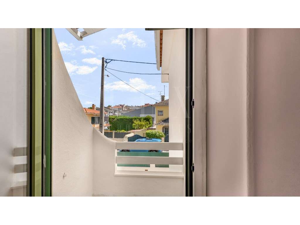 MORADIA T4 TOTALMENTE REMODELADA EM CASCAIS-23