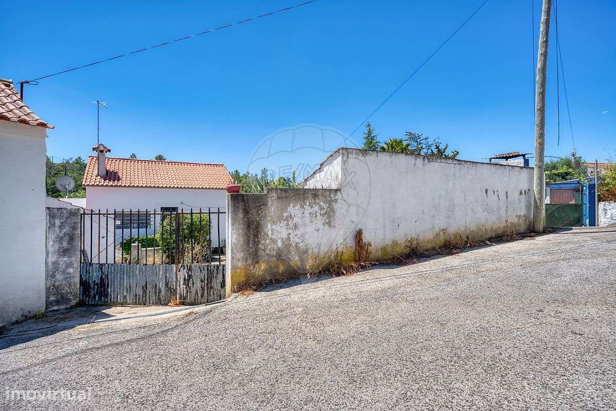 Moradia T2 para venda-24