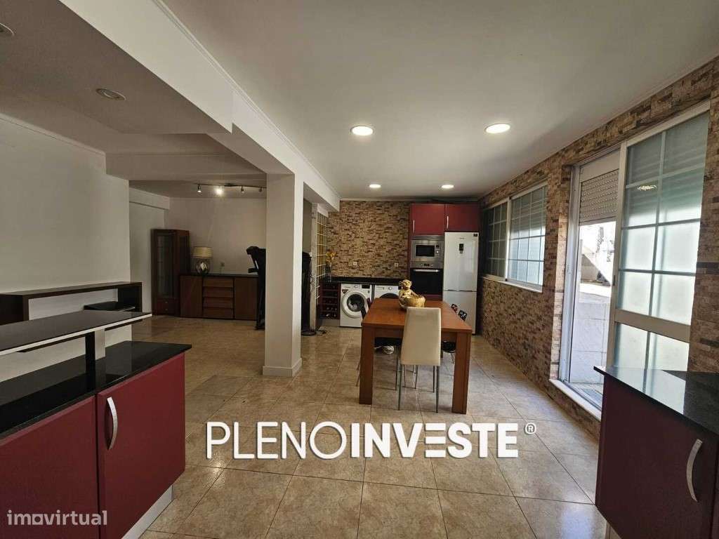 Moradia V3 em Banda no Alto Moinho.-34