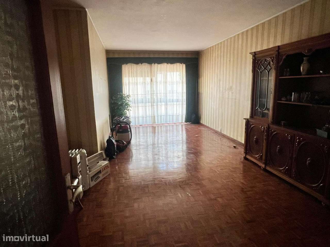 Apartamento T4 no Carvalhido com 3 casas de banho e varanda-4