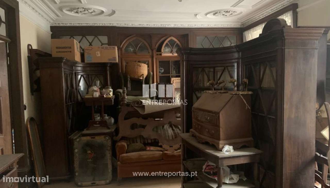 Venda de imponente prédio para restauro, Centro da Cidade, Melgaço - Grande imagem: 4/33