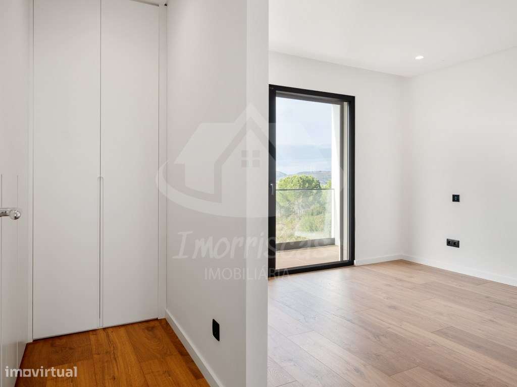 Moradia T4 com piscina e vista panorâmica em São João da Talha-25