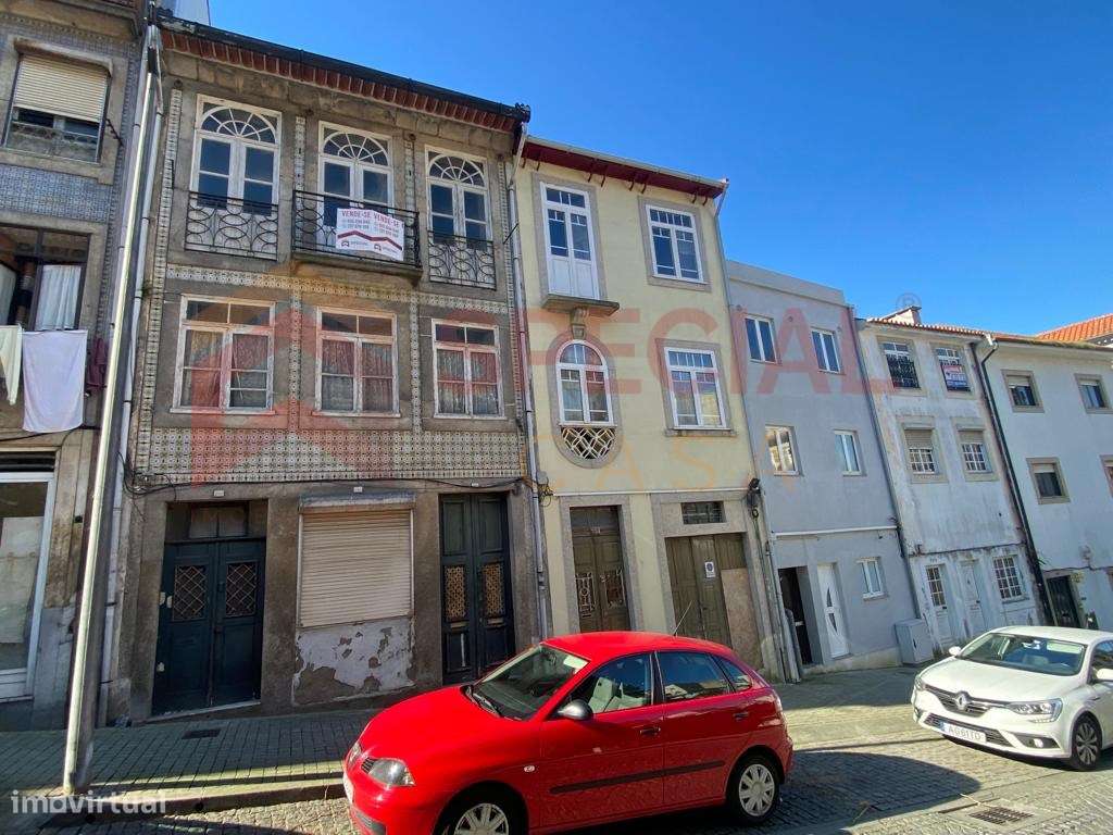 Prédio para reconstruir no Centro Histórico de Vila Nova de Gaia - Grande imagem: 3/18