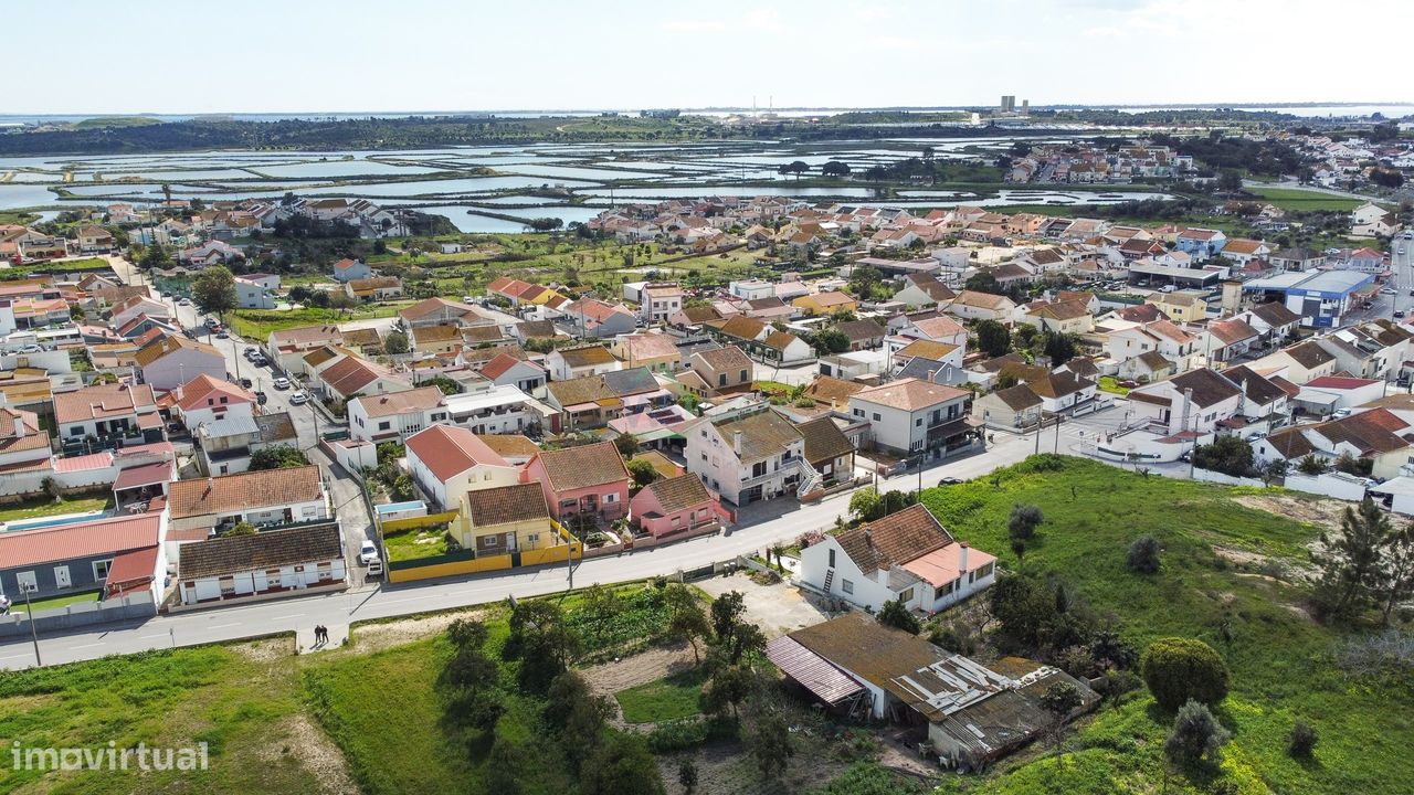 Terreno Urbano com 600 m em Santo Ovídio, Sado, Setúbal - Grande imagem: 1/27