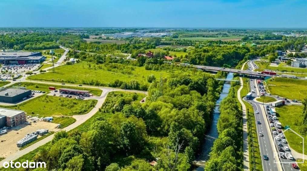 Teren inwestycyjny przy centrum handlowym Arena-17