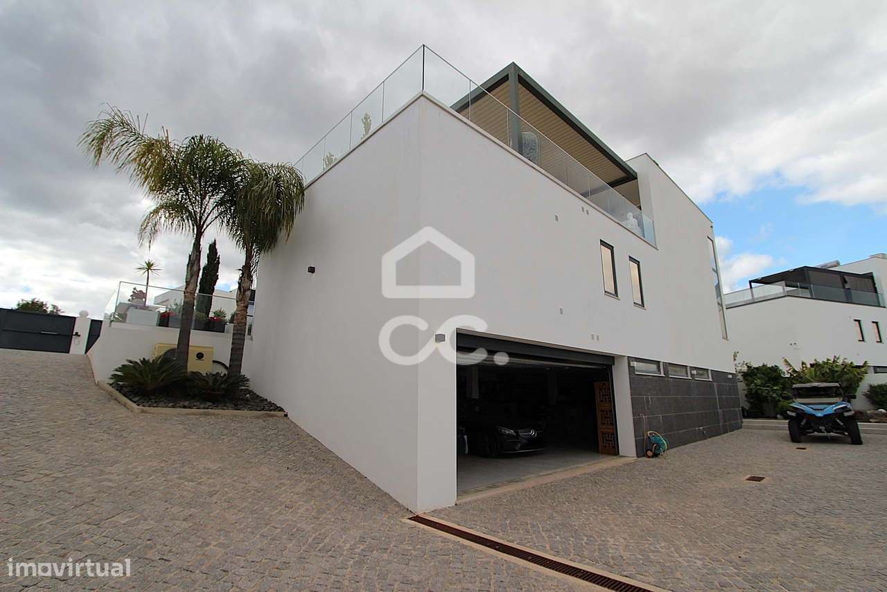 Moradia T3 com piscina, terraço e garagem ampla em Alcantarilha-32