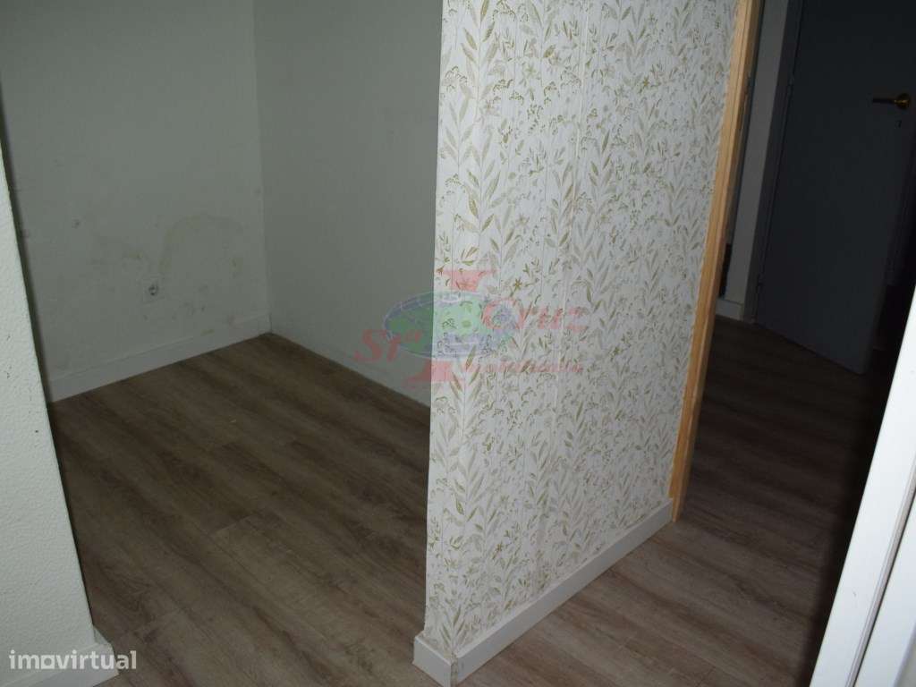 Loja de r/c centro Comercial Sofia-5