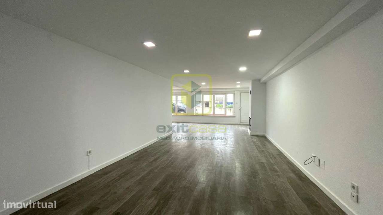 Moradia a poucos minutos da Praia - Grande imagem: 4/38